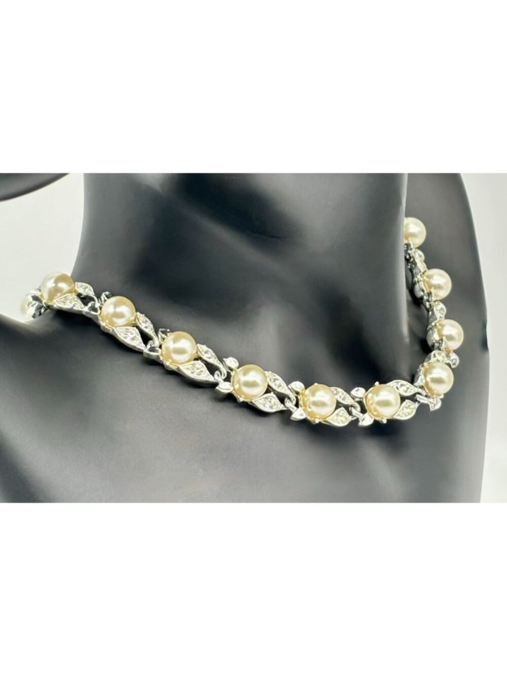 Vintage Lisner Choker Faux Pearl Pave Rhinestone W/Silver-Tone Adjustable Signed - Picture 4 of 16